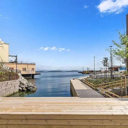 Modern 2 Bedroom In Center Lejlighed