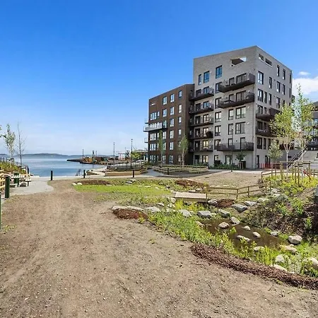 Modern 2 Bedroom In Center *