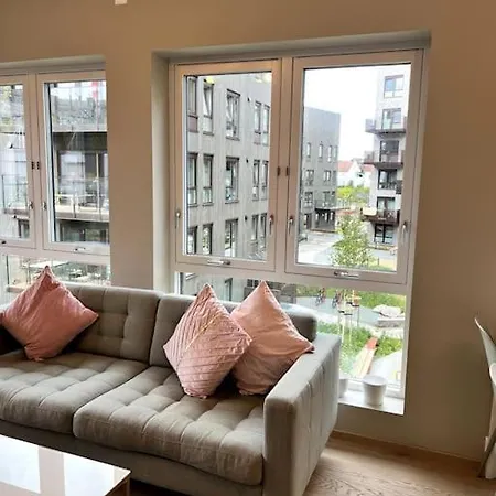 Modern 2 Bedroom In Center Lejlighed
